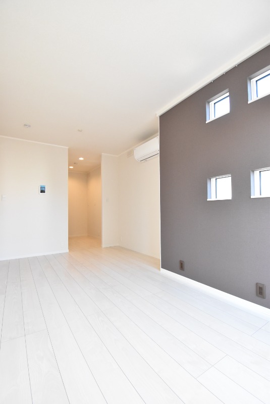 ��ʌ�����s����P���ڂ̃A�p�[�g�̋��ԁE���r���O