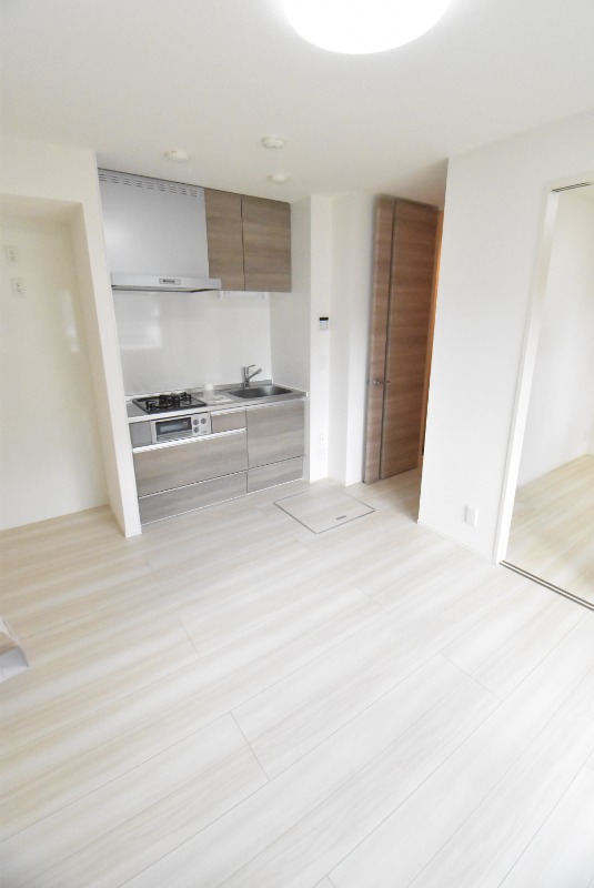 ��ʌ��������܎s�k�擌�听���Q���ڂ̃A�p�[�g�̋����E���r���O