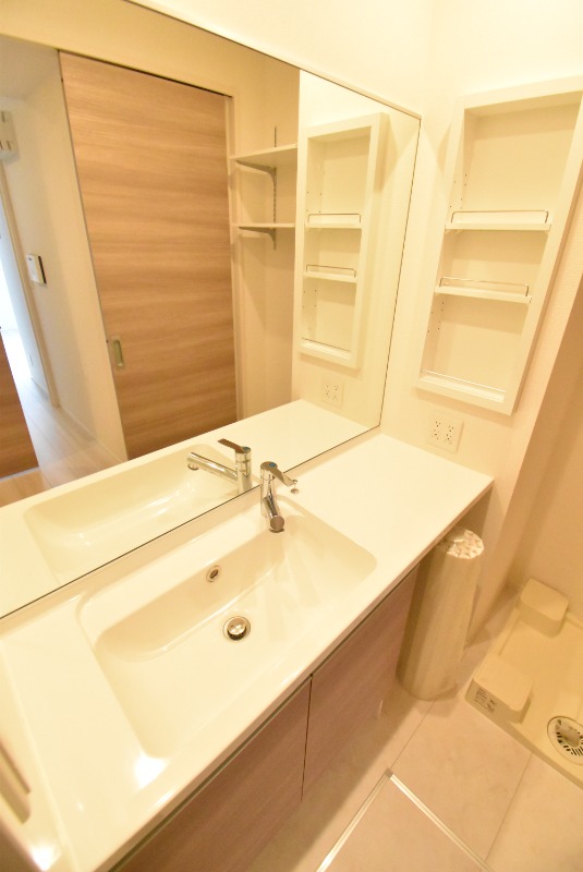 ��ʌ��������܎s�k�擌�听���Q���ڂ̃A�p�[�g�̐��ʏ�