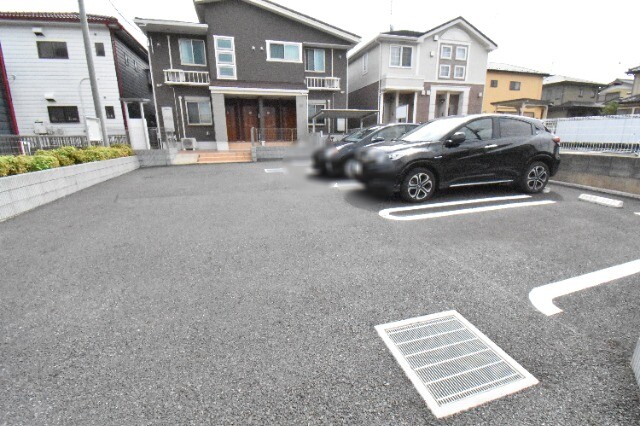 ��ʌ��@�c�s�n���S���ڂ̃A�p�[�g�̒��ԏ�