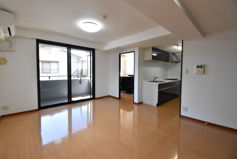 ��ʌ��z�J�s���]���P���ڂ̃}���V�����̋��ԁE���r���O