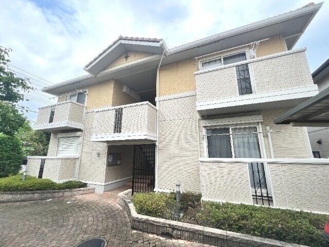 ��ʌ��������܎s�k��{����571-1�̃A�p�[�g�̌����O��