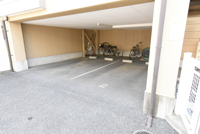 ��ʌ��������܎s�k����i���P���ڂ̃}���V�����̒��ԏ�