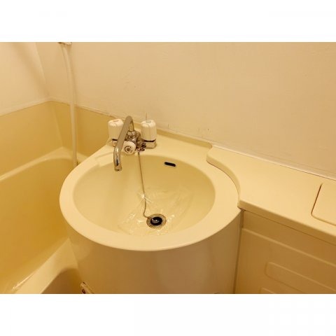 ��ʌ��������܎s��΋���K���̃A�p�[�g�̐��ʏ�