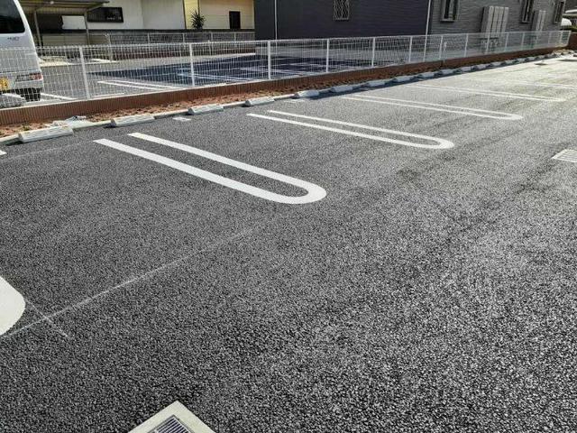 ��ʌ��@�c�s���m�؂P���ڂ̃A�p�[�g�̒��ԏ�