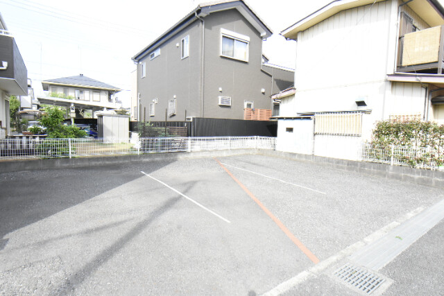 ��ʌ��������܎s��΋���K���̃^�E���n�E�X�̒��ԏ�