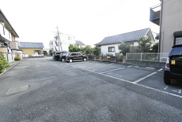 ��ʌ��������܎s����厚���V�n�̃A�p�[�g�̒��ԏ�