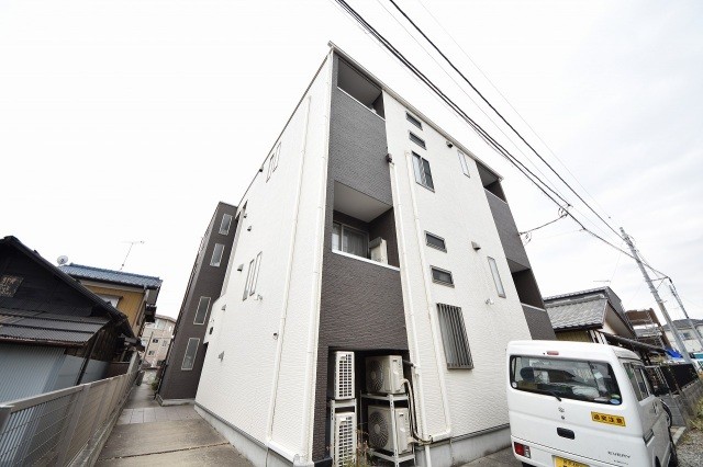 ��ʌ��������܎s��΋�{���R����19-11�̃A�p�[�g�̌����O��