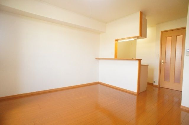 ��ʌ��k�����S�ɓޒ������j�Q���ڂ̃A�p�[�g�̋��ԁE���r���O