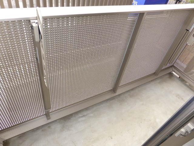 ��ʌ��������܎s�Y�a���ՂP�O���ڂ̃A�p�[�g�̃o���R�j�[