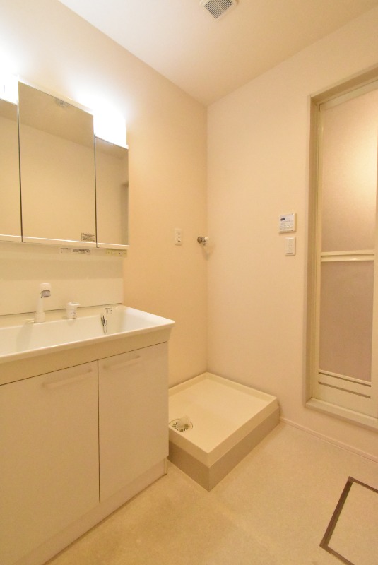 ��ʌ��������܎s�΋擌�Y�a�R���ڂ̃}���V�����̐��ʏ�