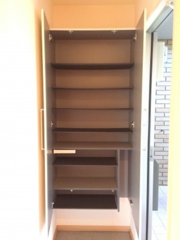 ��ʌ��������܎s�΋�厚�����̃A�p�[�g�̎��[