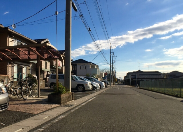 ��ʌ�����s�ђ��̃A�p�[�g�̒��ԏ�