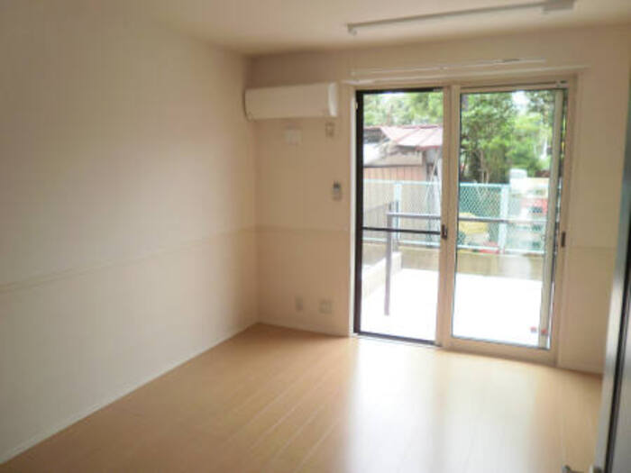 ��ʌ�����s����P���ڂ̃A�p�[�g�̋��ԁE���r���O