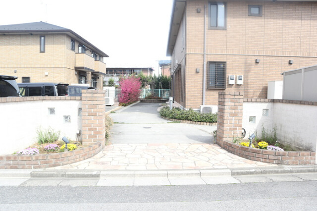 ��ʌ�����s����P���ڂ̃A�p�[�g�̃G���g�����X