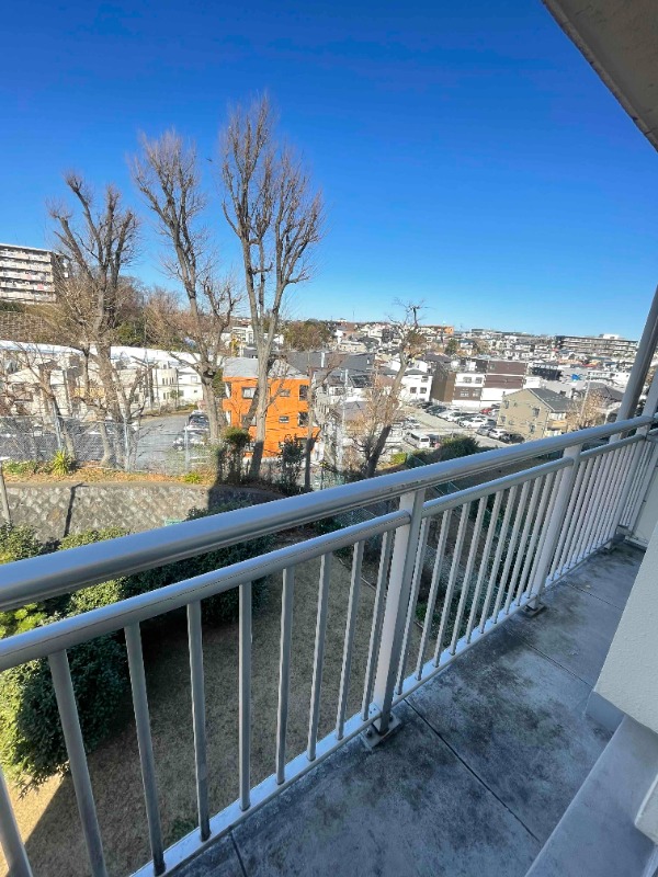 �����s�����؂R���ڂ̃}���V�����̃o���R�j�[