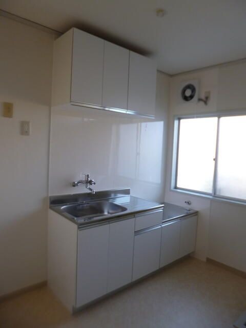 ��ʌ��������܎s��{��V�����Q���ڂ̃A�p�[�g�̃L�b�`��