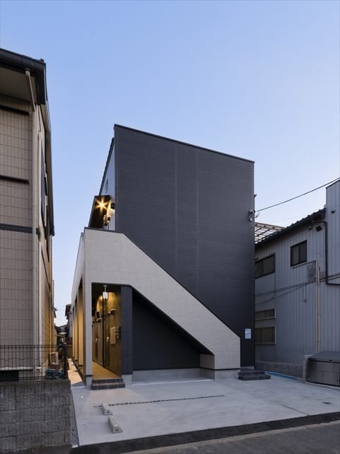 ��ʌ������s���]�P���ڂ̃A�p�[�g�̃G���g�����X