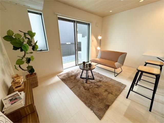 ��ʌ��������܎s��΋�钬�P���ڂ̃e���X�n�E�X�̋��ԁE���r���O