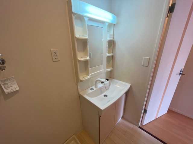 ��ʌ��������܎s���搼��{�R���ڂ̃A�p�[�g�̐��ʏ�