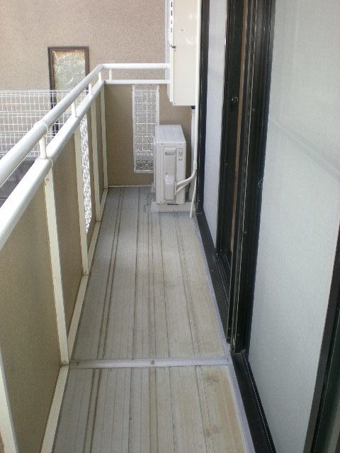 ��ʌ��������܎s������t���R���ڂ̃A�p�[�g�̃o���R�j�[