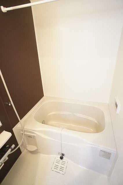 ��ʌ��z�J�s���C�N�^�E���U���ڂ̃A�p�[�g�̃o�X