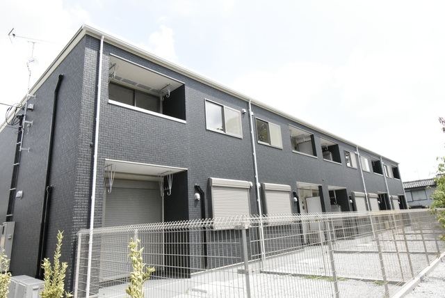 ��ʌ��������܎s����厚����668-1�̃A�p�[�g�̌����O��