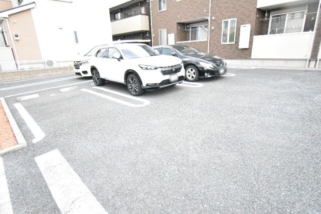 ��ʌ��z�J�s���C�N�^�E���U���ڂ̃A�p�[�g�̒��ԏ�