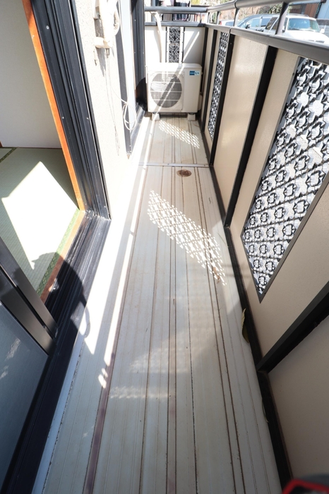 ��ʌ��������܎s������厚�쒆��̃A�p�[�g�̃o���R�j�[