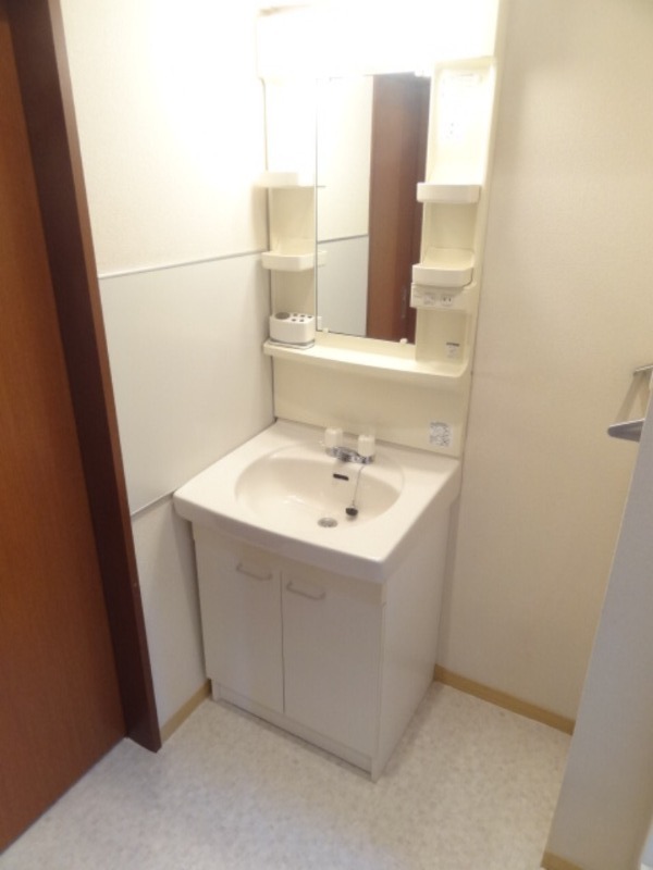 ��ʌ��������܎s��{��㏬���̃A�p�[�g�̐��ʏ�