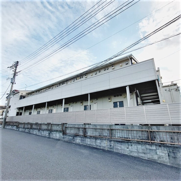 ��ʌ�����s�厚�ԎR�̃A�p�[�g�̌����O��