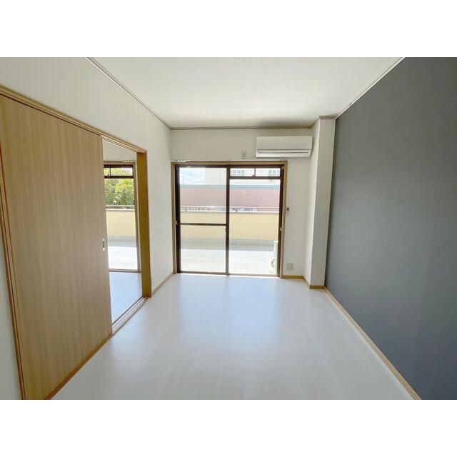 ��ʌ��t�����s�L���S���ڂ̃}���V�����̋��ԁE���r���O