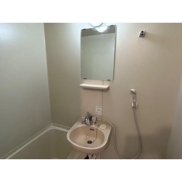 ��ʌ��t�����s�L���S���ڂ̃}���V�����̐��ʏ�