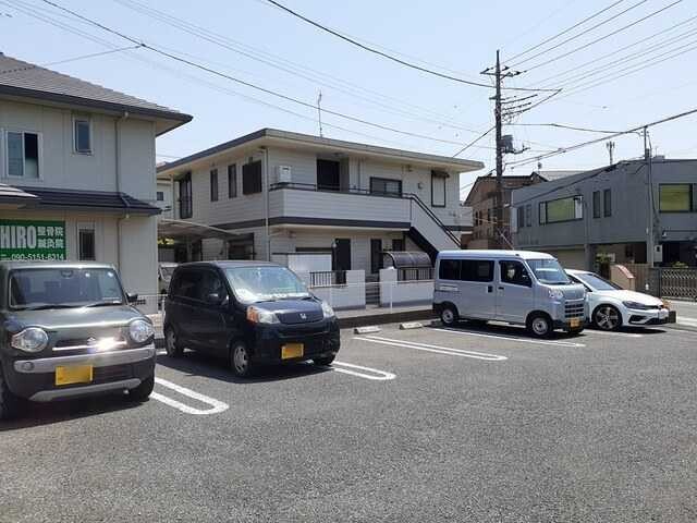 ��ʌ��������܎s��{��O���S���ڂ̃A�p�[�g�̒��ԏ�