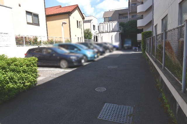 ��ʌ�����s������T���ڂ̃}���V�����̒��ԏ�