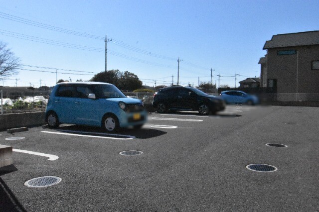 ��ʌ��@�c�s�@�c�S���ڂ̃A�p�[�g�̒��ԏ�