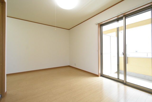 ��ʌ��������܎s��΋�z�K�P���ڂ̃A�p�[�g�̋����E���r���O