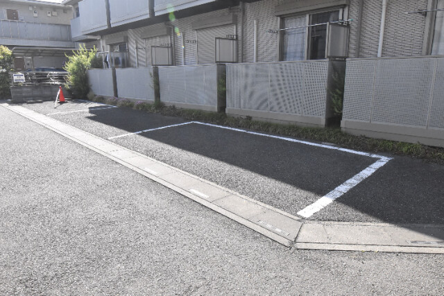 ��ʌ��������܎s��{��听���P���ڂ̃A�p�[�g�̒��ԏ�