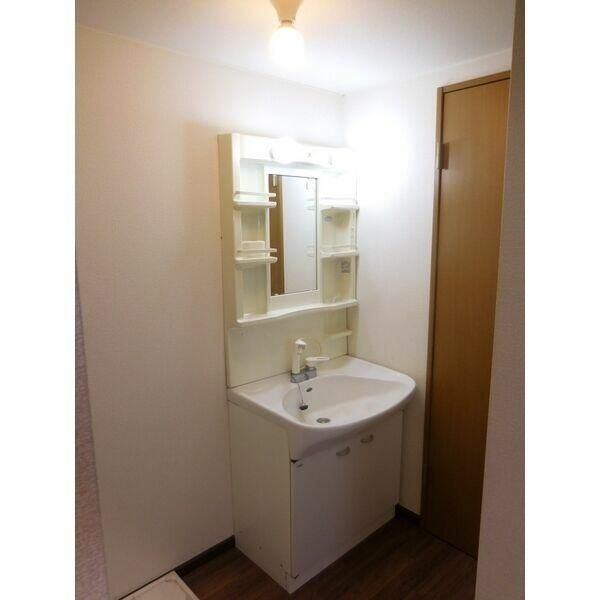 ��ʌ�����s�{���R���ڂ̃A�p�[�g�̐��ʏ�