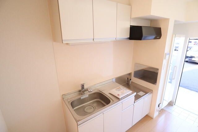 ��ʌ�����s�����R���ڂ̃A�p�[�g�̃L�b�`��