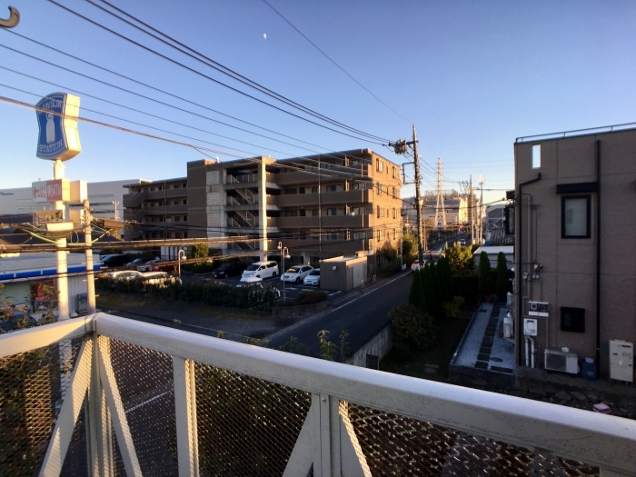 ��ʌ��������܎s�k����i���R���ڂ̃A�p�[�g�̃o���R�j�[