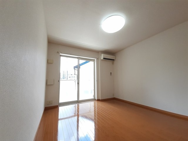 ��ʌ��t�����s�����ڂ̃A�p�[�g�̋��ԁE���r���O