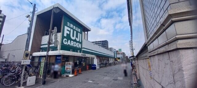 ��ʌ��t�����s�����ڂ̃A�p�[�g�̎���