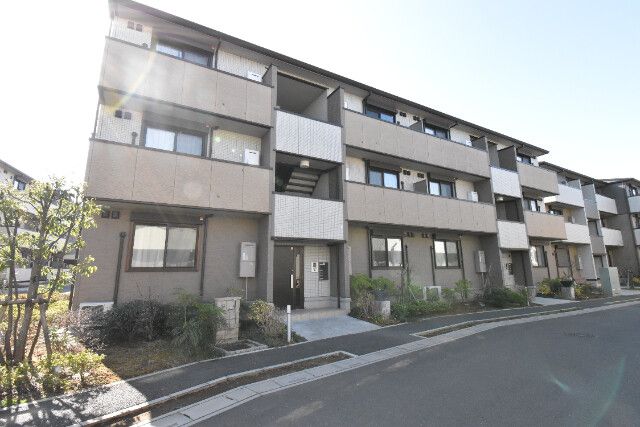 ��ʌ��z�J�s���C�N�^�E���X���ڂ̃A�p�[�g�̌����O��