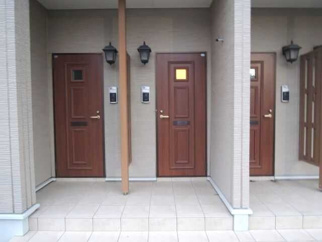 ��ʌ�����s�厚�̉Ƃ̃A�p�[�g�̃G���g�����X