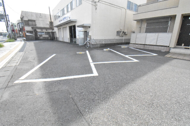 ��ʌ��k�����S�ɓޒ����Q���ڂ̃}���V�����̒��ԏ�