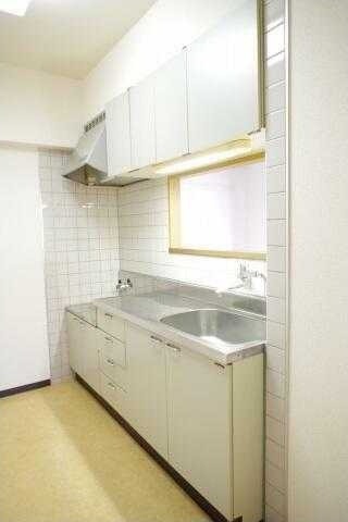 ��ʌ�����s�˒˂R���ڂ̃}���V�����̃L�b�`��