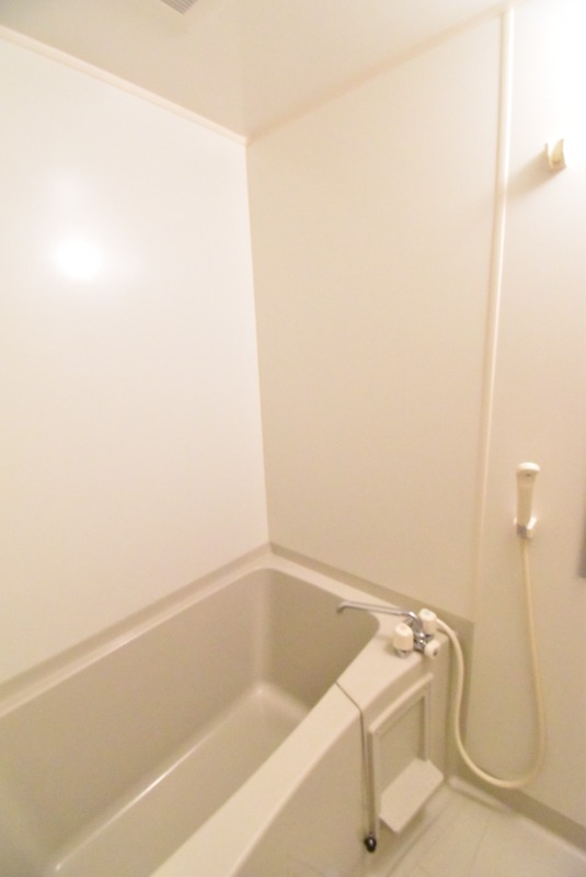 ��ʌ��������܎s�Y�a��̉ƂS���ڂ̃A�p�[�g�̃o�X