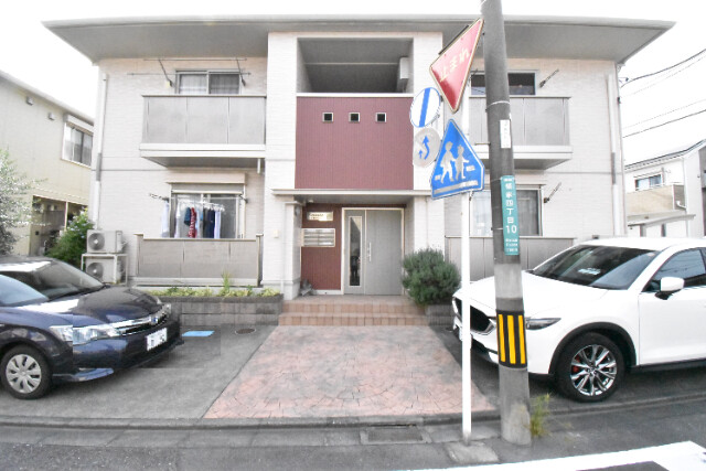 ��ʌ��������܎s�Y�a��̉ƂS���ڂ̃A�p�[�g�̒��ԏ�