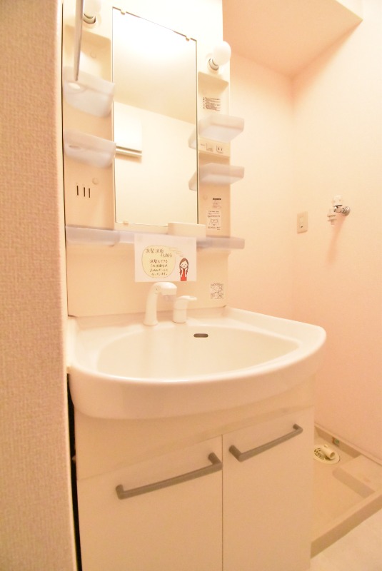 ��ʌ��������܎s�Y�a��̉ƂS���ڂ̃A�p�[�g�̐��ʏ�